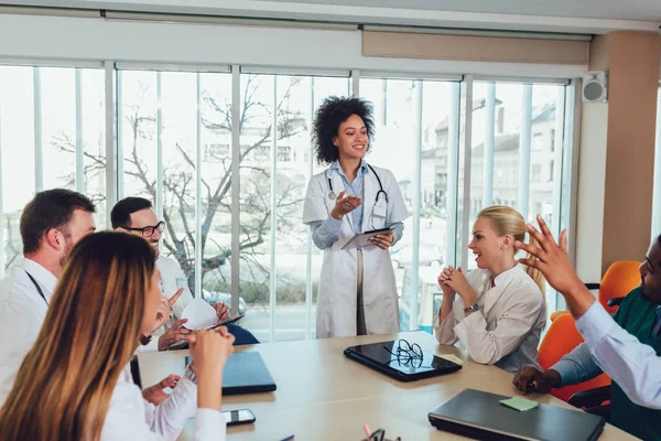 Medical team sitting and discussing at the table in the office. — Stock Photo, Image