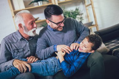 Birlikte vakit üç nesil aile portresi 