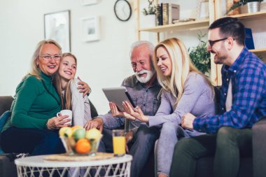 Birlikte vakit üç nesil aile portresi 