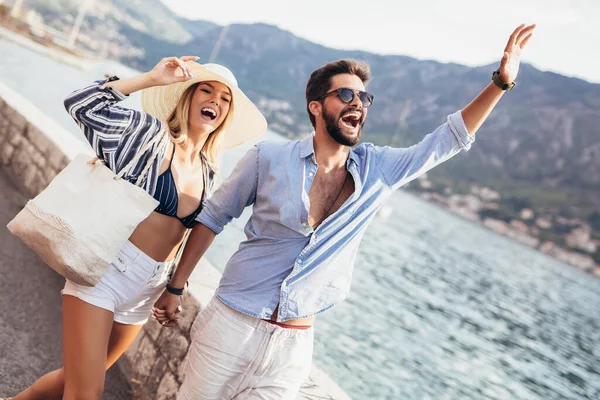 Paar Liefde Genieten Van Zomer Tijd Door Zee — Stockfoto