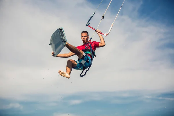 Profi Kiter Macht Den Schwierigen Trick Auf Einem Schönen Hintergrund — Stockfoto