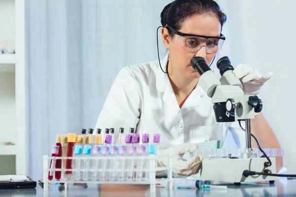 Lab Technician Assistant Analyzing Blood Sample Test Tube Laboratory Medical — Stock Photo, Image