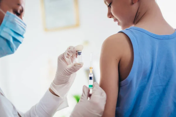 Pediatrician Makes Vaccination Small Boy Female Doctor Vaccinating Little Boy — Stock Photo, Image