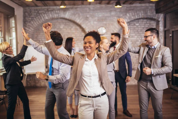 Grupo Gente Negocios Feliz Personal Empresa Oficina Moderna Que Representa —  Fotos de Stock