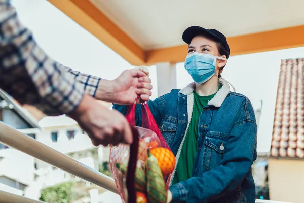 Teenage Girl Delivering Some Groceries Elderly Person — Stock Photo, Image