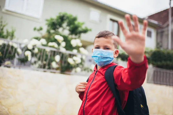 Kind Draagt Gezichtsmasker Tijdens Coronavirus Griepuitbraak Jongen Draagt Een Masker — Stockfoto