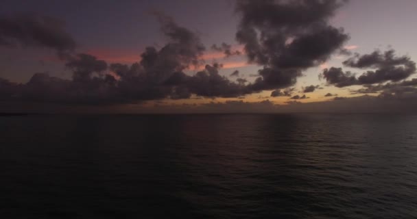 Beau coucher de soleil aux Bahamas — Video