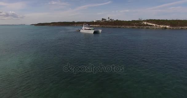 Utsikt över Yacht i Bahamas — Stockvideo