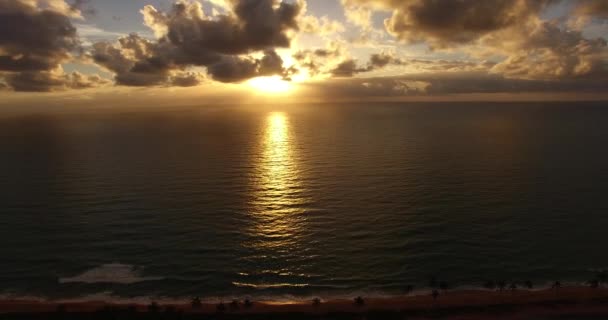 Beau coucher de soleil aux Bahamas — Video