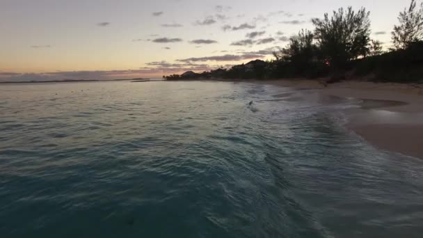 Гарний захід сонця на Багамських островів — стокове відео