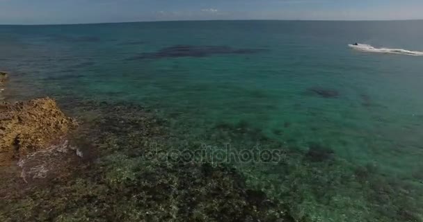 Cavalgando jetski no mar — Vídeo de Stock