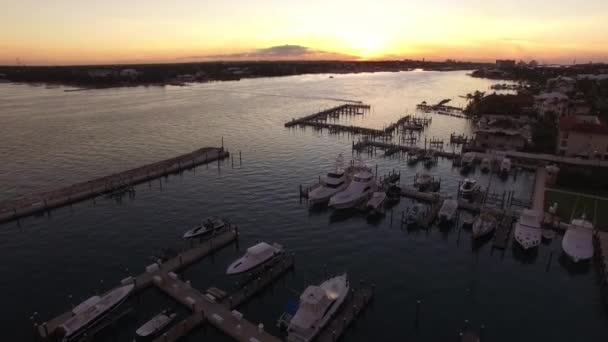 Porto de Bahamas ao pôr do sol — Vídeo de Stock