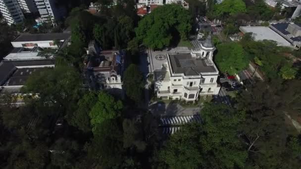 Volando sobre Ipiranga en Sao Paulo — Vídeo de stock