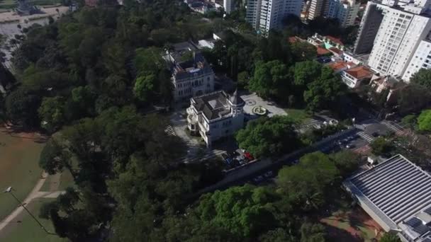 Flygande över Ipiranga i Sao Paulo — Stockvideo