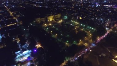 Gece Ipiranga üzerinden uçmak