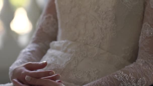 Hairdresser finishing hairstyle for bride — Stock Video