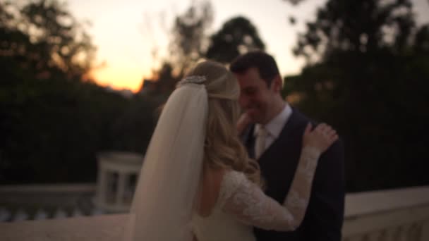 Bride and groom kissing on a balcony — Stock Video