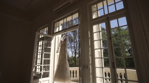 Lindo vestido de noiva — Vídeo de Stock