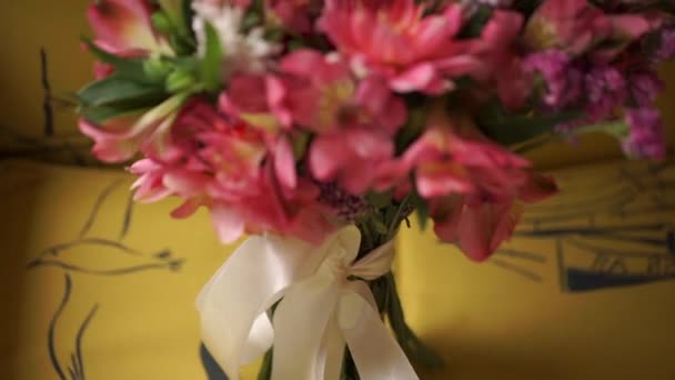 Nádherné svatební kytice — Stock video