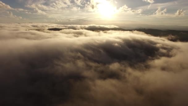 구름 위에 공중 총 — 비디오