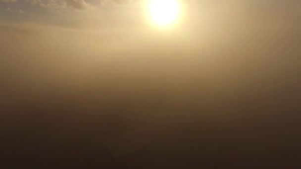 Luchtfoto schot over wolken — Stockvideo