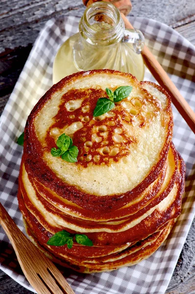 Pannenkoeken met honing — Stockfoto