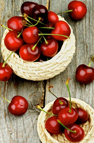 Cerezas rojas dulces — Foto de Stock