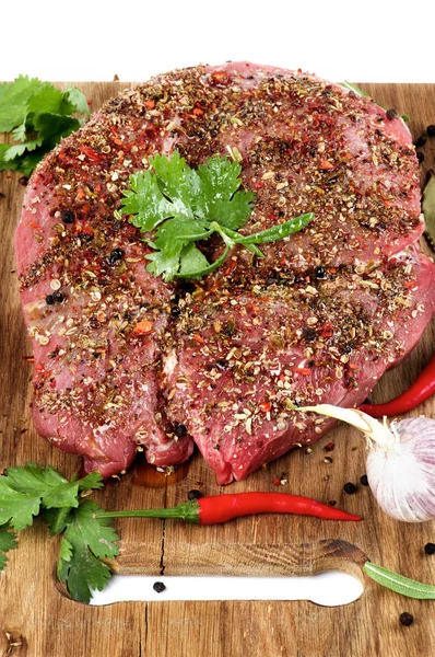 Surowej wołowiny marynowane — Zdjęcie stockowe