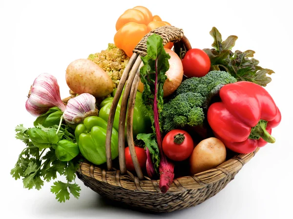 Čerstvá zelenina košík — Stock fotografie