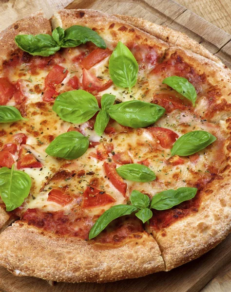 W domu Pizza Margherita — Zdjęcie stockowe