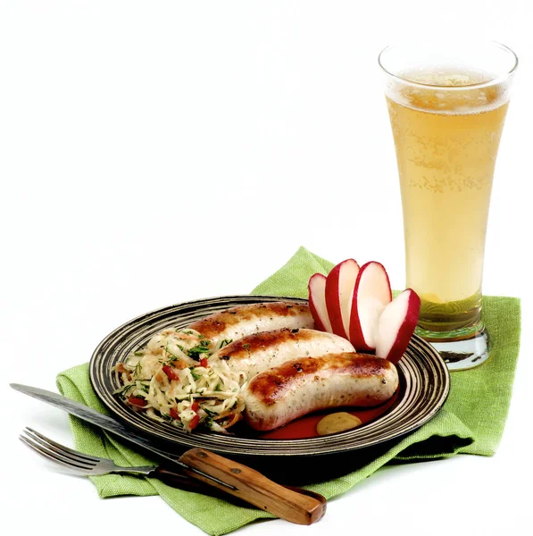 Белые мюнхенские сосиски и пиво — стоковое фото