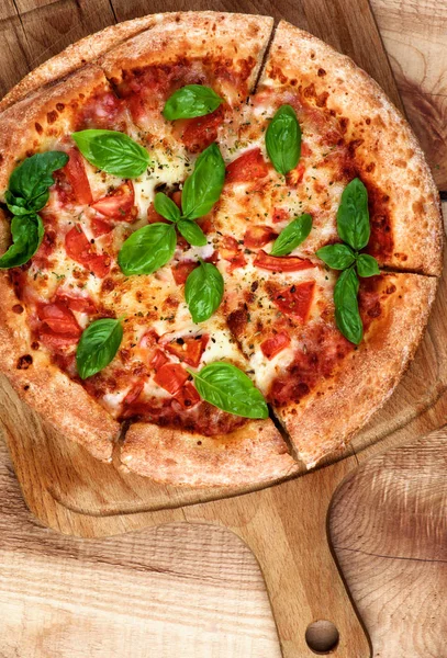 Zelfgemaakte Pizza Margherita — Stockfoto