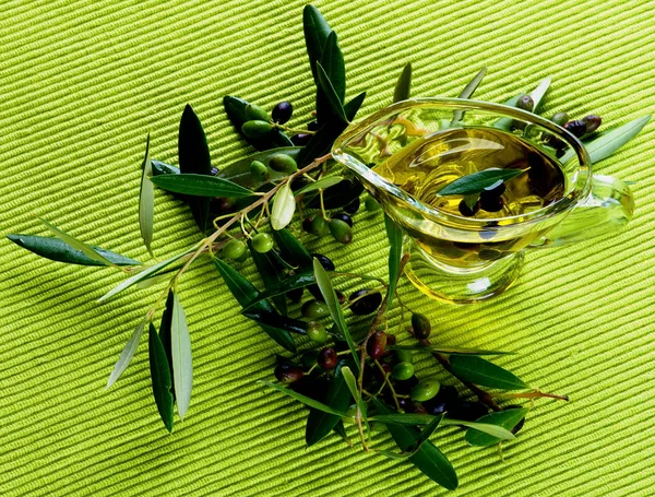 Olio d'oliva e olive — Foto Stock