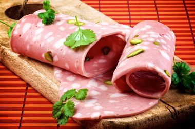 mortadella dilimleri