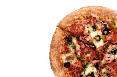 Biberli ve Siyah Zeytin Pizza