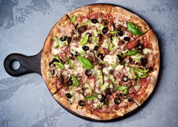 Delicious Pizza with Ham, Olives and Jalapenos — Stock Photo, Image