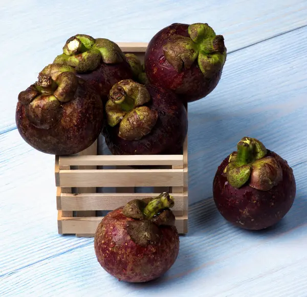 Arrangement von frischem Mangostan — Stockfoto