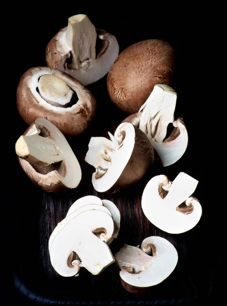 Сырые грибы Портобелло — стоковое фото