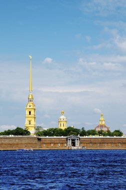Peter-Pavel 'in Güneşli Gün Kalesi. Neva Nehri manzaralı, St. Petersburg, Rusya 