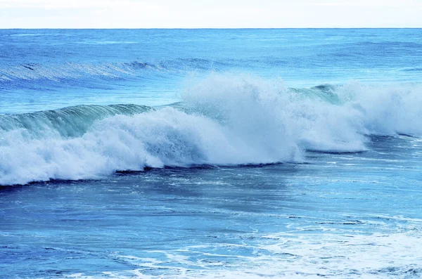 Splashing Blue Waves Mediterranean Sea Horizon Blue Sky Outdoors — Stock Photo, Image