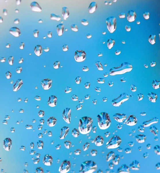 Gotas Água Janela Vidro Após Chuva Closeup Fundo Azul Tonificado — Fotografia de Stock