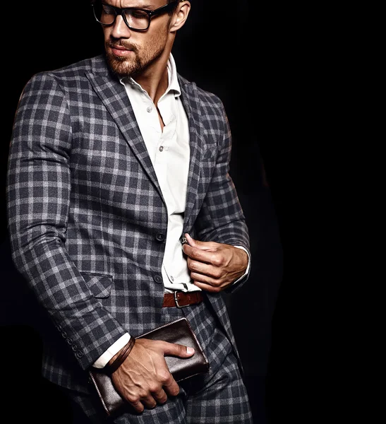 Man dressed in elegant suit — Stock Photo, Image