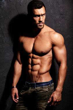 Güçlü atletik adam portresi