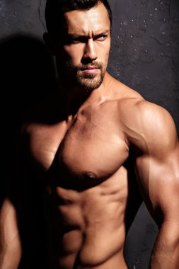 Güçlü atletik adam portresi