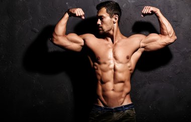 Güçlü atletik adam portresi