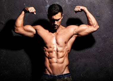 Güçlü atletik adam portresi