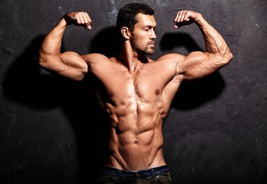 Güçlü atletik adam portresi