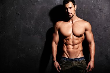 Güçlü atletik adam portresi