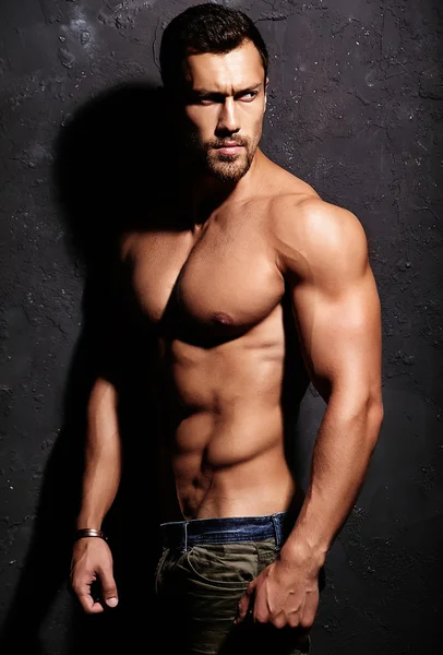 Güçlü atletik adam portresi