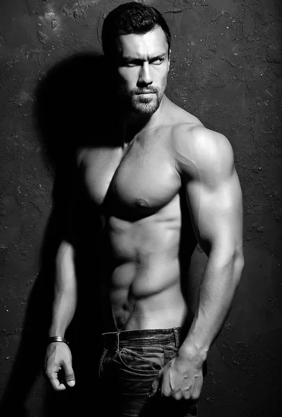 Güçlü atletik adam portresi